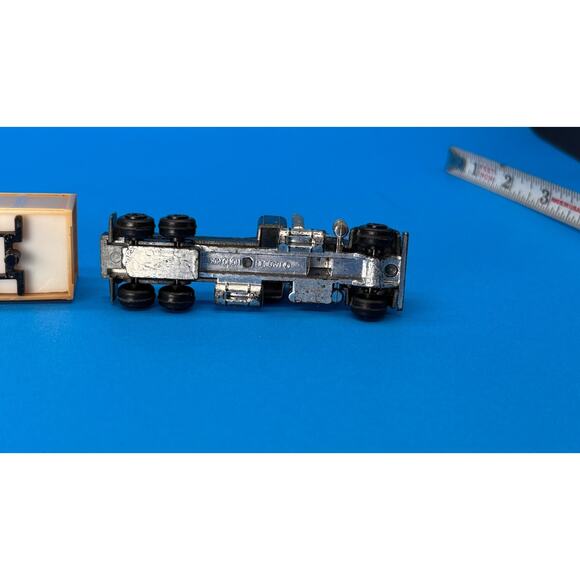 Vintage AMERICAN PRESIDENT Lines, HO Scale 1/87 Diecast Semi Truck Trailer - Picture 10 of 13
